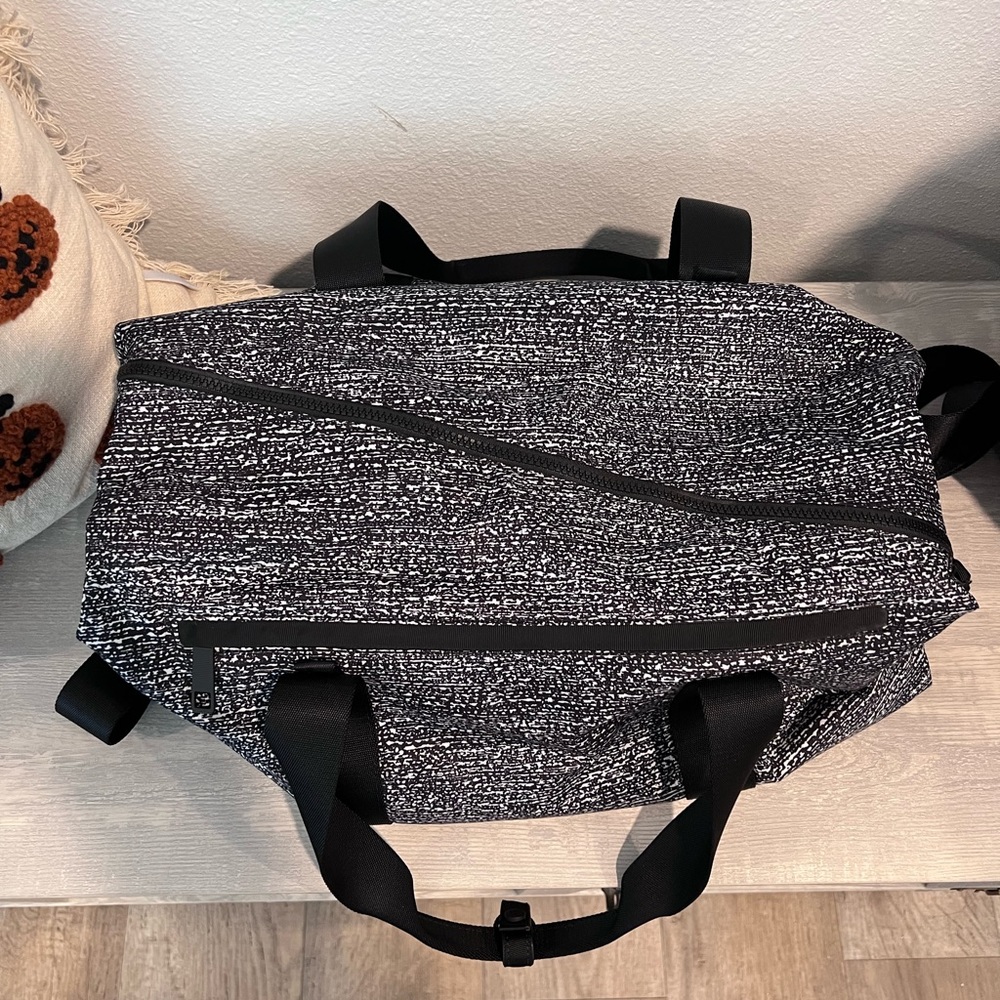 Lululemon duffel/gym bag! Excellent!